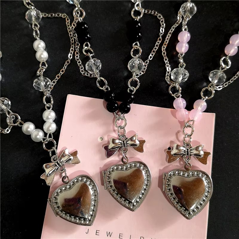 Heart Locket Necklace Photo - Goth Y2K liontin hati baja tahan
