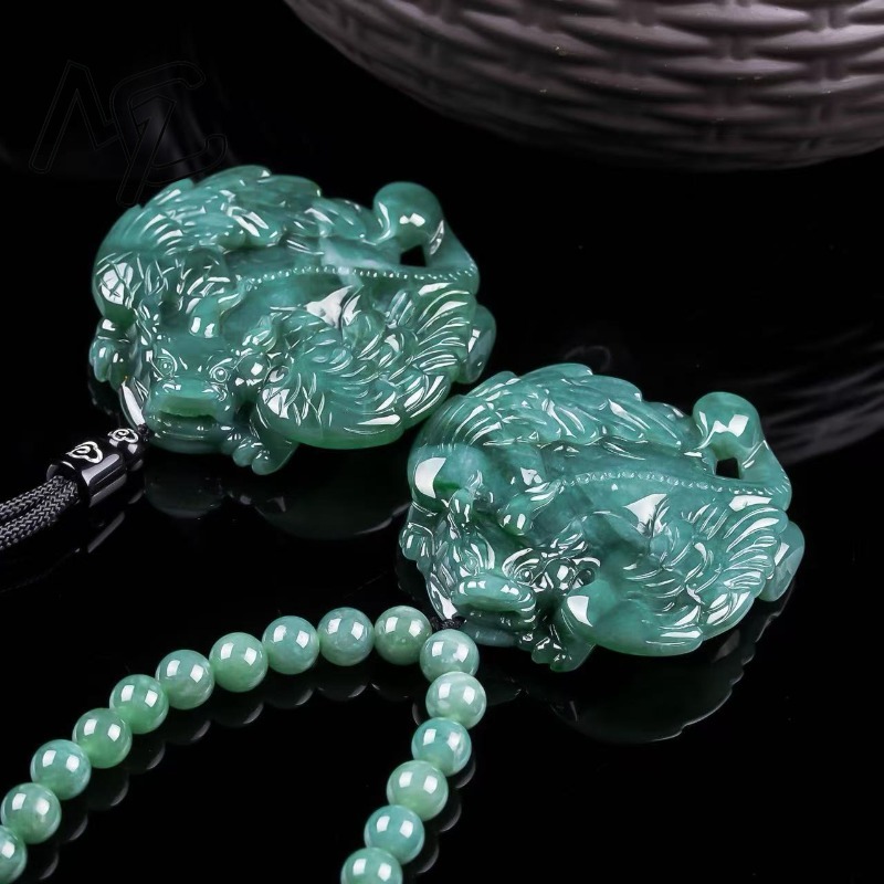Liontin Apsaras Pixiu Terbang  - Necklaces ulasan dan harga